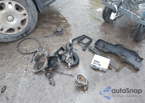 2000 Subaru Legacy L from USA, damaged, VIN 4S3BE635XY7206675